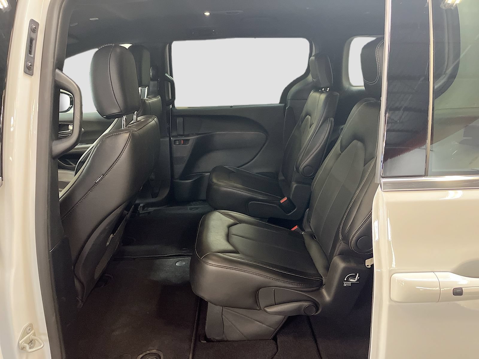 Used 2026 Chrysler Pacifica Select FWD image 21