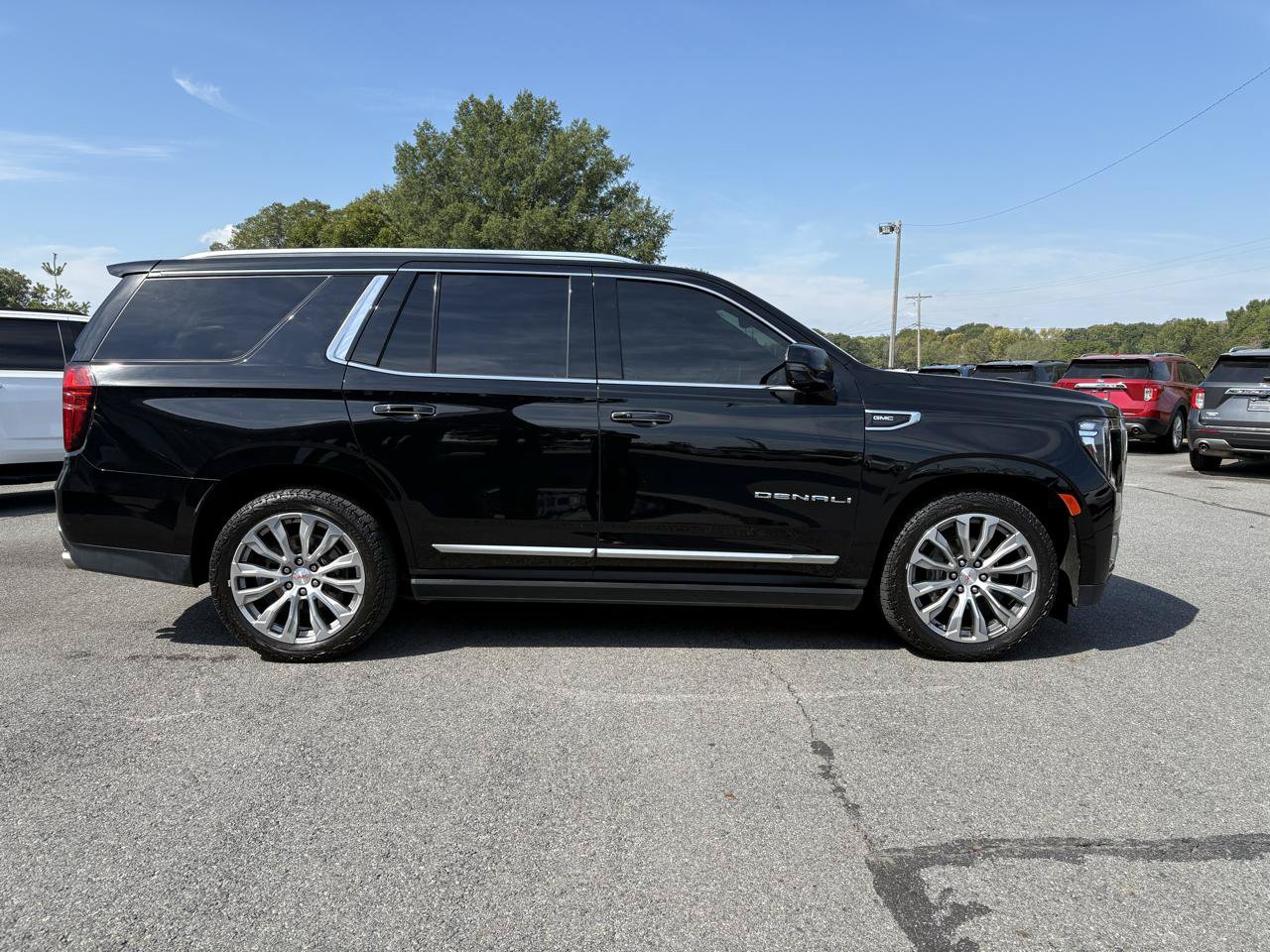 Used 2021 GMC Yukon Denali w/ Denali Ultimate Package AWD/4WD image 7