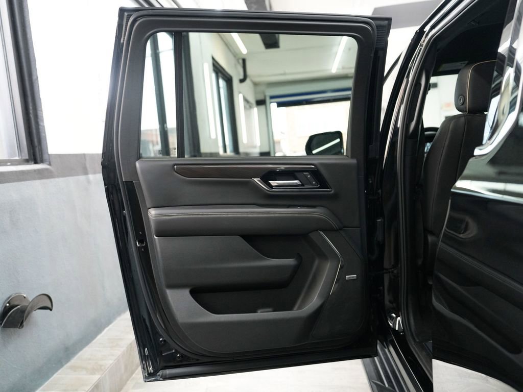 Used 2025 GMC Yukon XL Elevation w/ LPO, Elevation Black Package AWD/4WD image 13