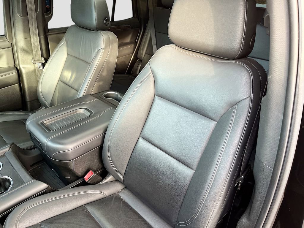 Used 2022 Chevrolet Tahoe Z71 w/ Luxury Package AWD/4WD image 22