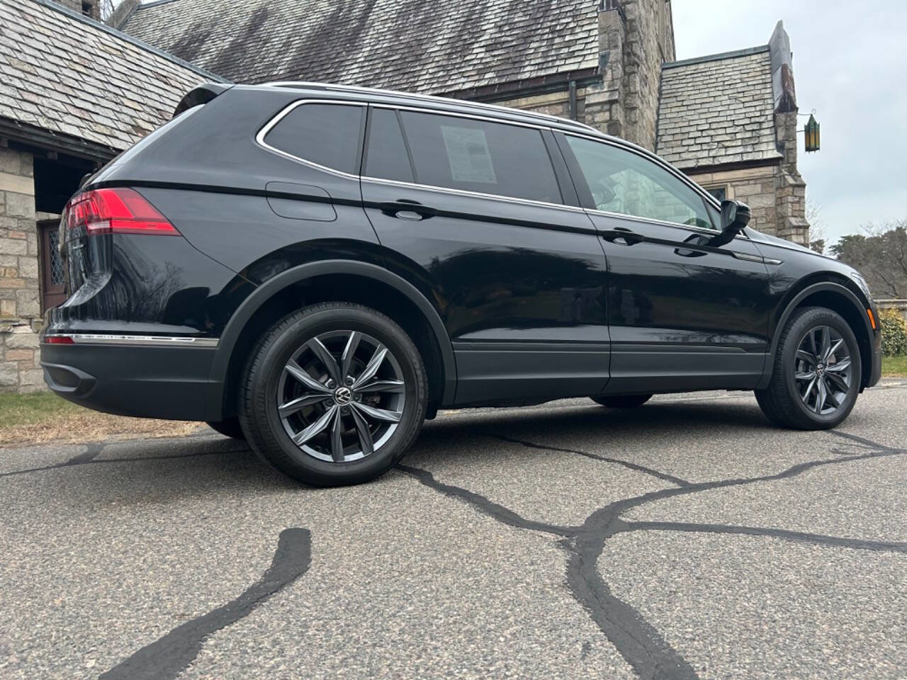 Used 2022 Volkswagen Tiguan SE image 27