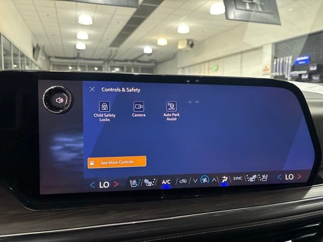 Used 2025 Chevrolet Suburban Premier AWD/4WD image 26