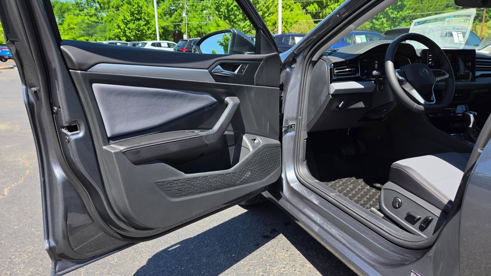 Used 2026 Volkswagen Jetta SE FWD image 17