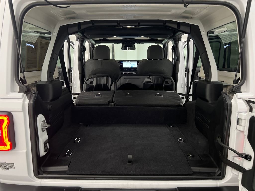 Used 2025 Jeep Wrangler Sahara 4xe image 27