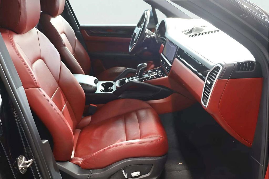 Used 2019 Porsche Cayenne Base image 8