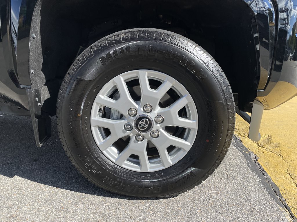 Certified 2024 Toyota Tacoma SR5 AWD/4WD image 11