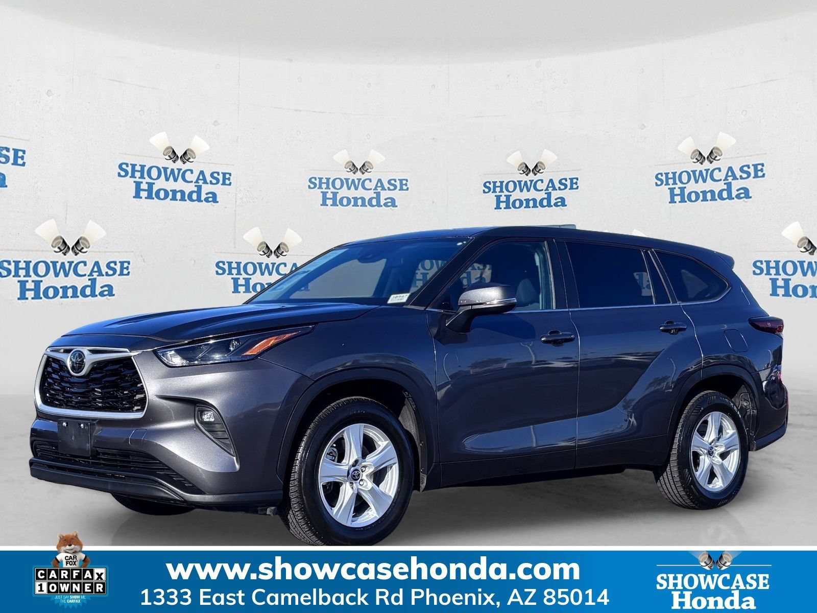 Used 2024 Toyota Highlander LE FWD image 1