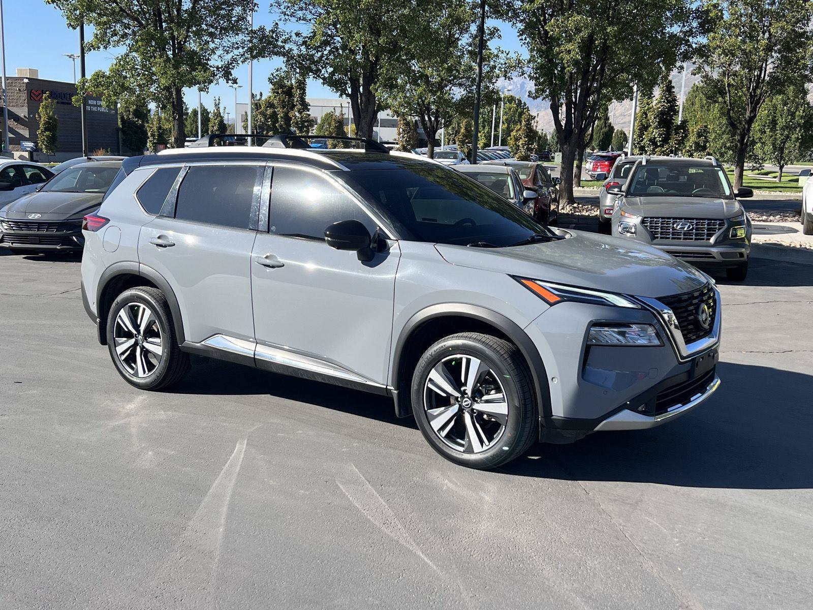 Used 2022 Nissan Rogue Platinum w/ Head-Up Display Package AWD/4WD image 12