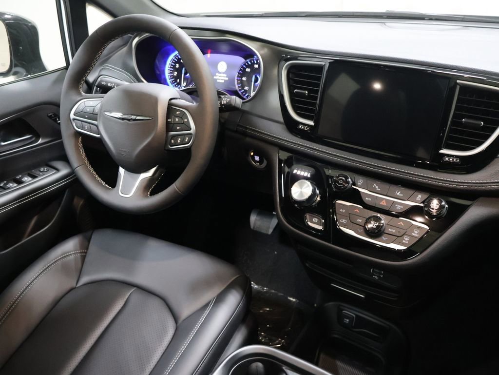 New 2026 Chrysler Pacifica Select image 20
