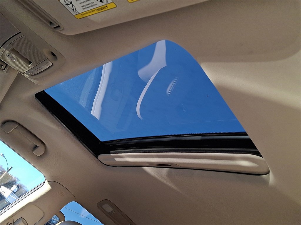 Used 2024 Nissan Armada SL w/ Captain's Chairs Package image 16