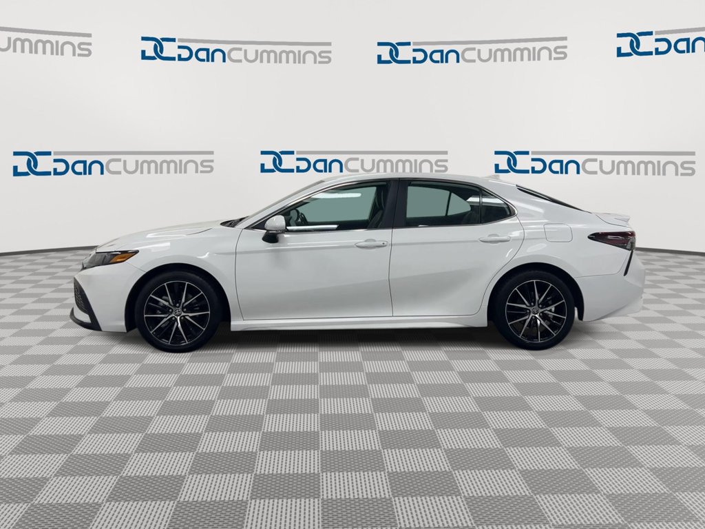 Used 2024 Toyota Camry SE FWD image 5