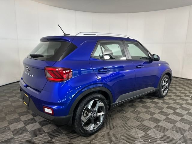 Used 2023 Hyundai Venue SEL image 3