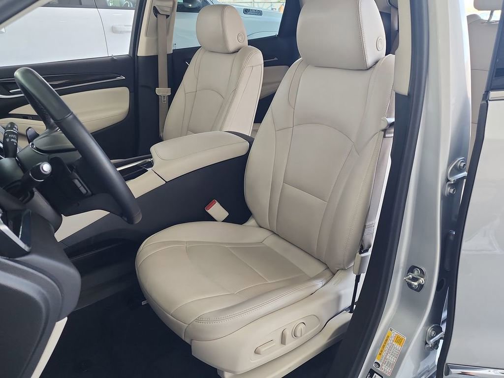 Certified 2022 Buick Enclave Essence w/ Sport Touring Edition image 19