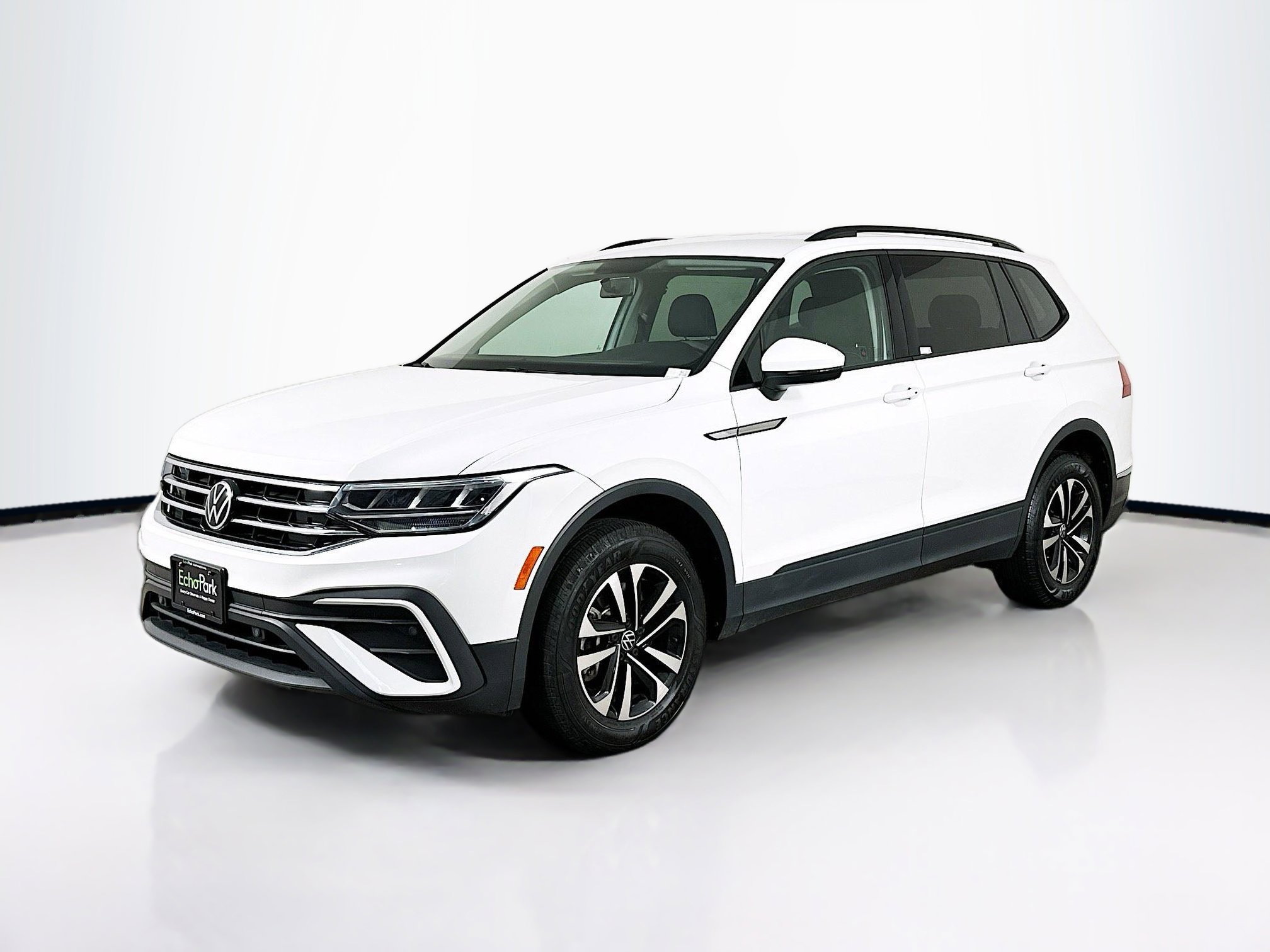 Used 2022 Volkswagen Tiguan S image 3