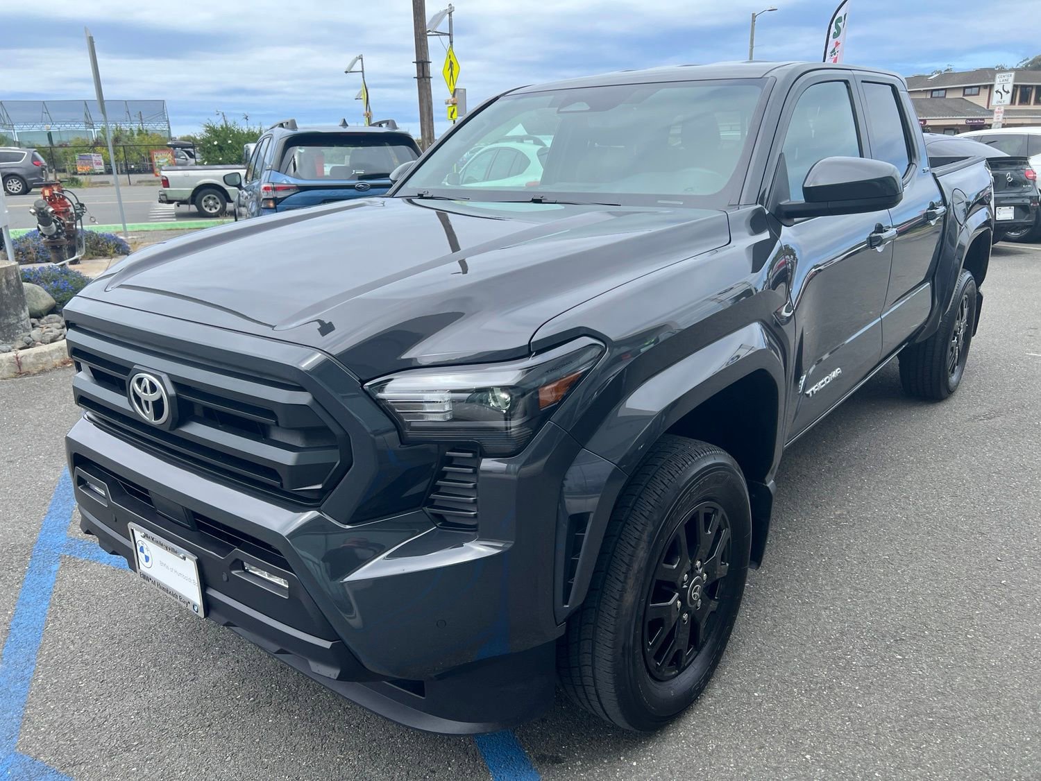 Used 2025 Toyota Tacoma SR5 AWD/4WD image 2