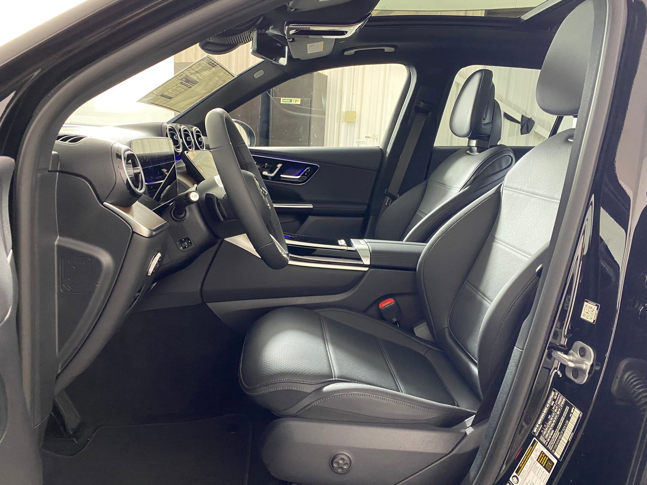 Used 2026 Mercedes-Benz GLC 300 4MATIC image 4