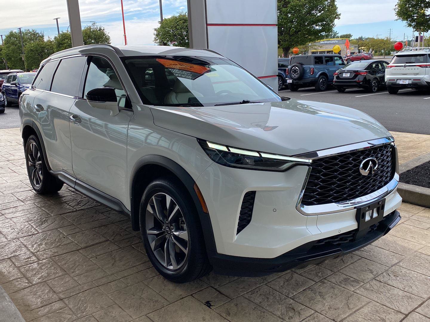 Used 2024 INFINITI QX60 Luxe AWD/4WD image 4