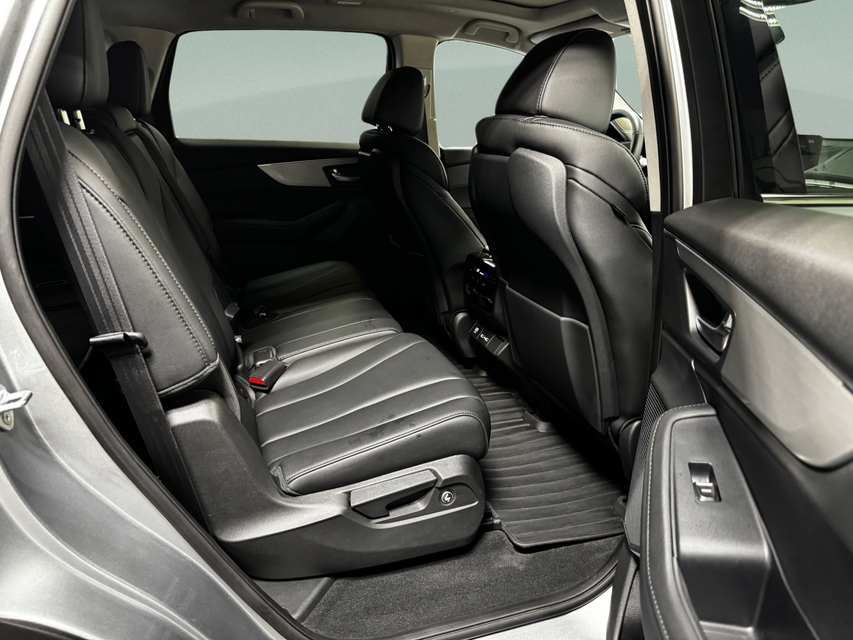 Certified 2024 Acura MDX FWD image 32