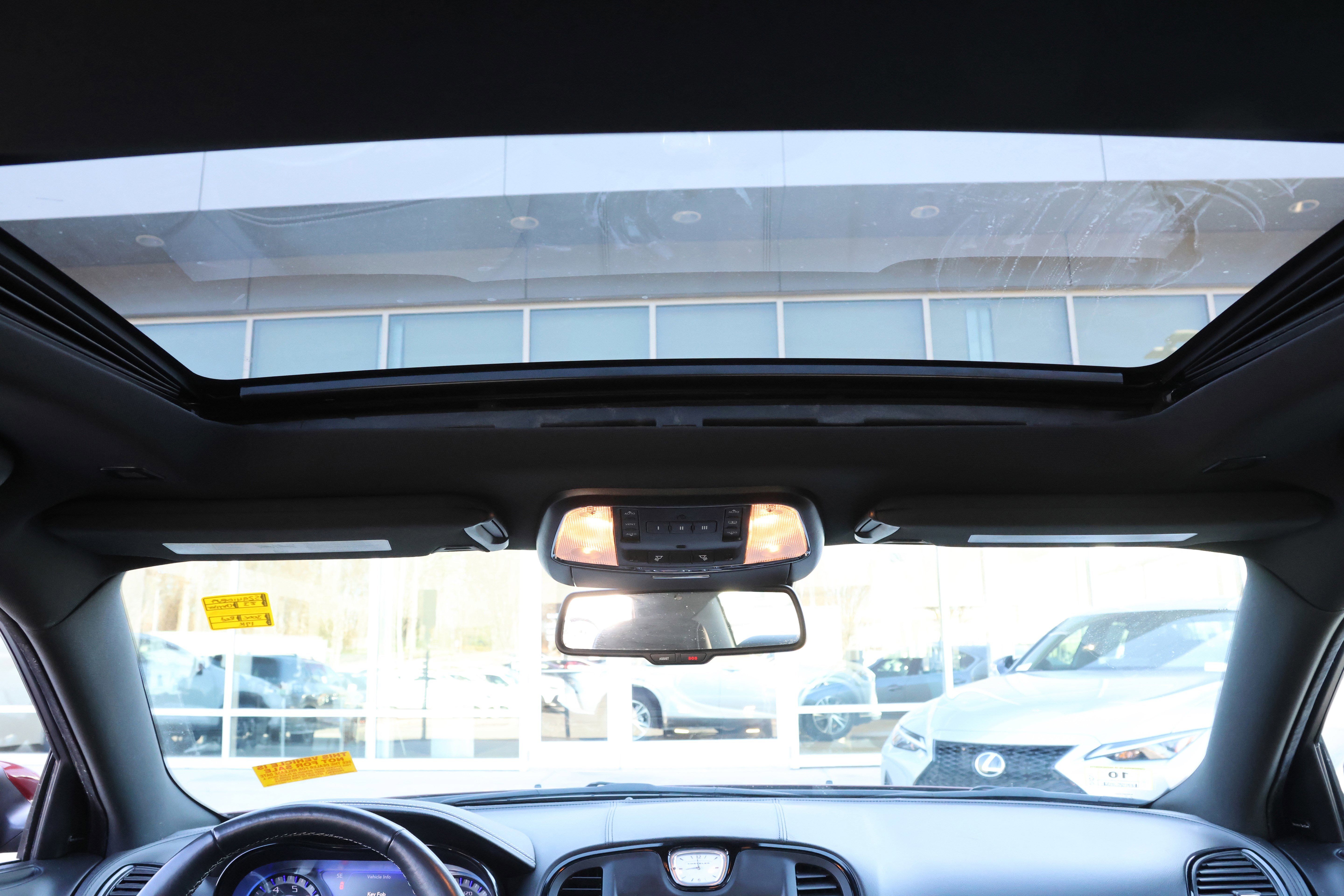 Used 2023 Chrysler 300 C image 31