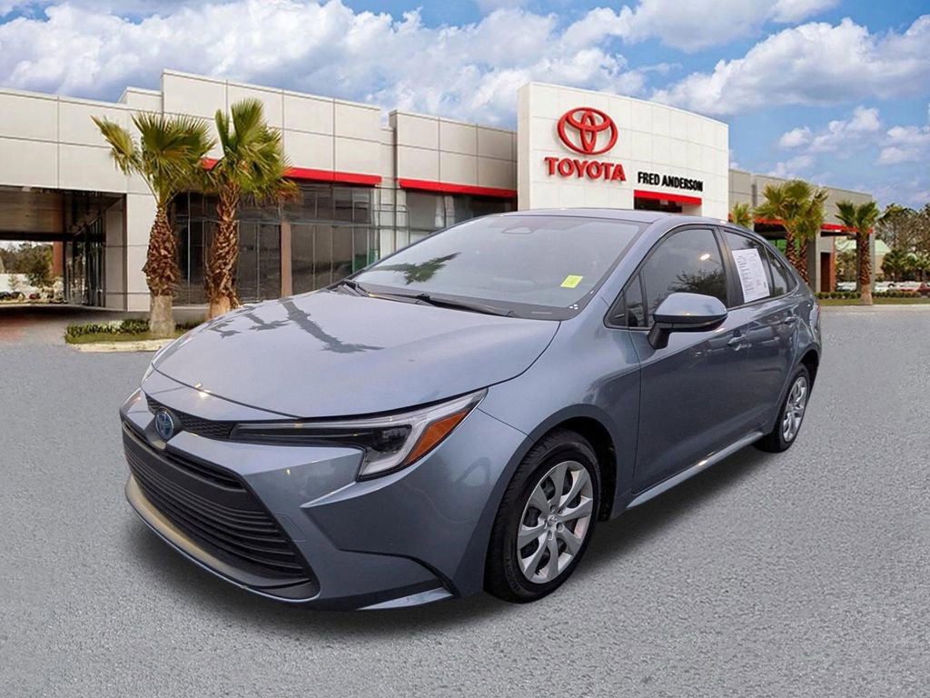 Certified 2025 Toyota Corolla LE image 9