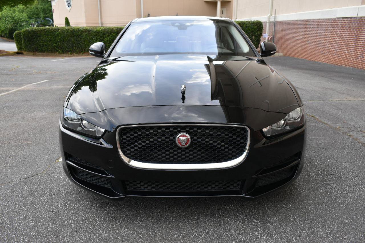 Used 2019 Jaguar XE Prestige RWD image 4