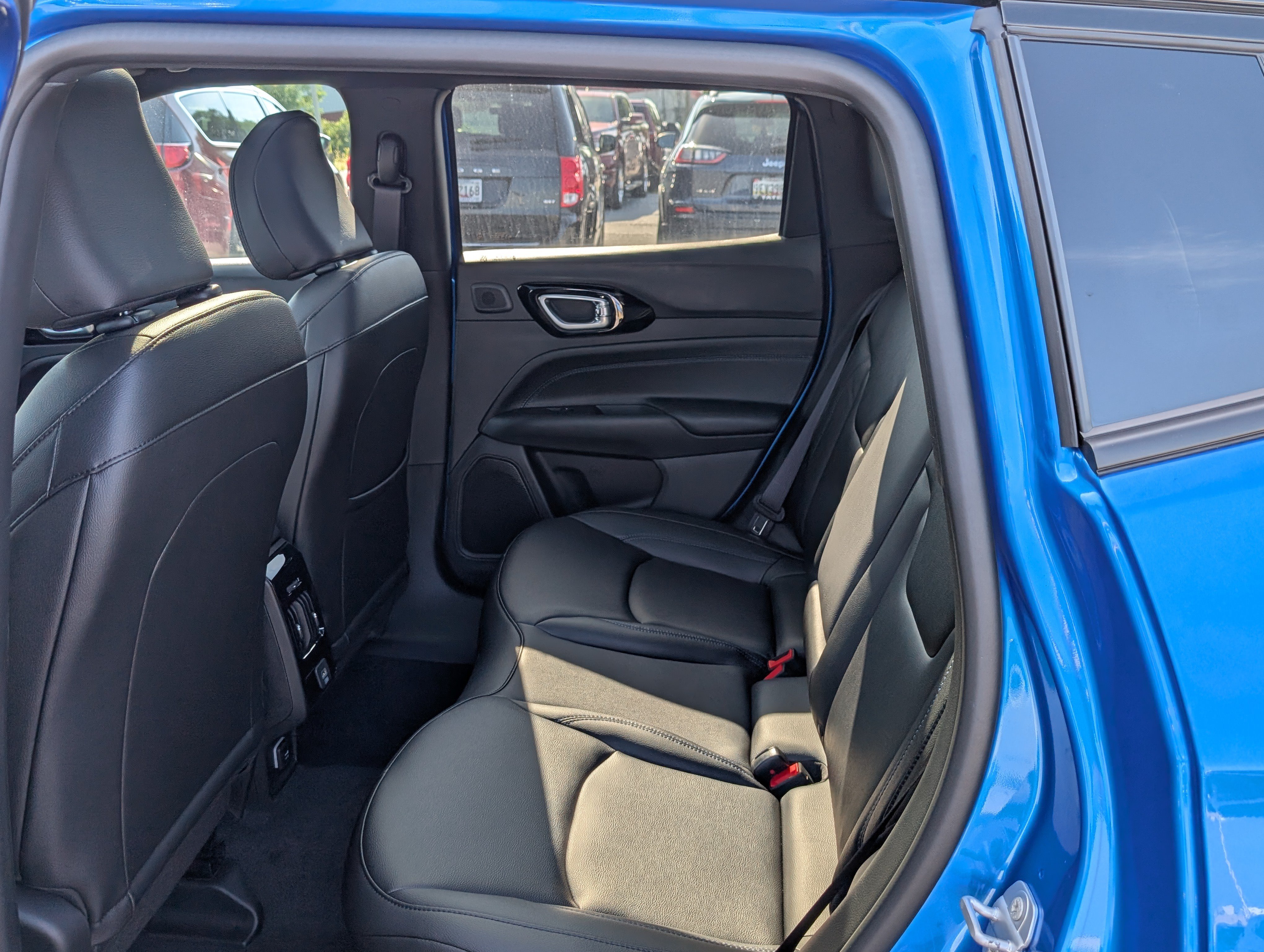 New 2025 Jeep Compass Limited w/ Sun & Sound Group AWD/4WD image 12