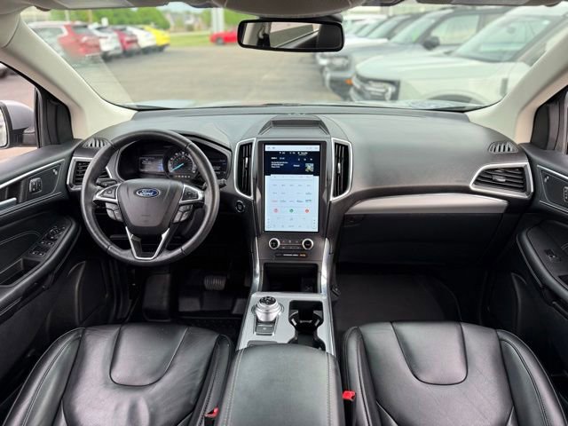 Used 2022 Ford Edge Titanium AWD/4WD image 2