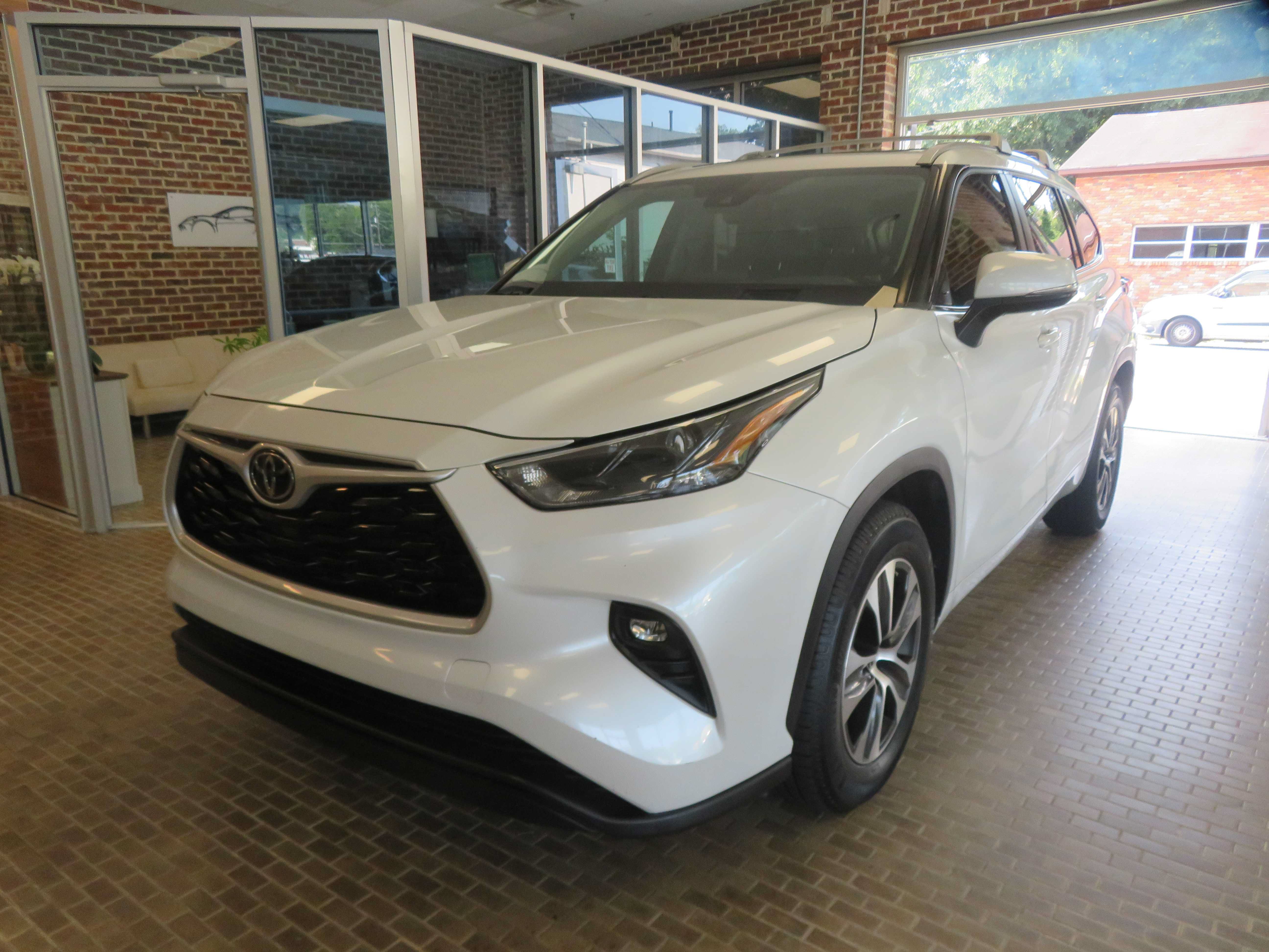Used 2023 Toyota Highlander XLE