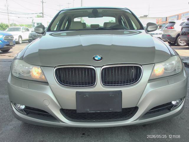 Used 2011 BMW 328i xDrive Sedan AWD/4WD image 2