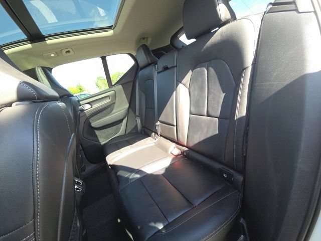 Used 2023 Volvo XC40 B5 Plus AWD/4WD image 17