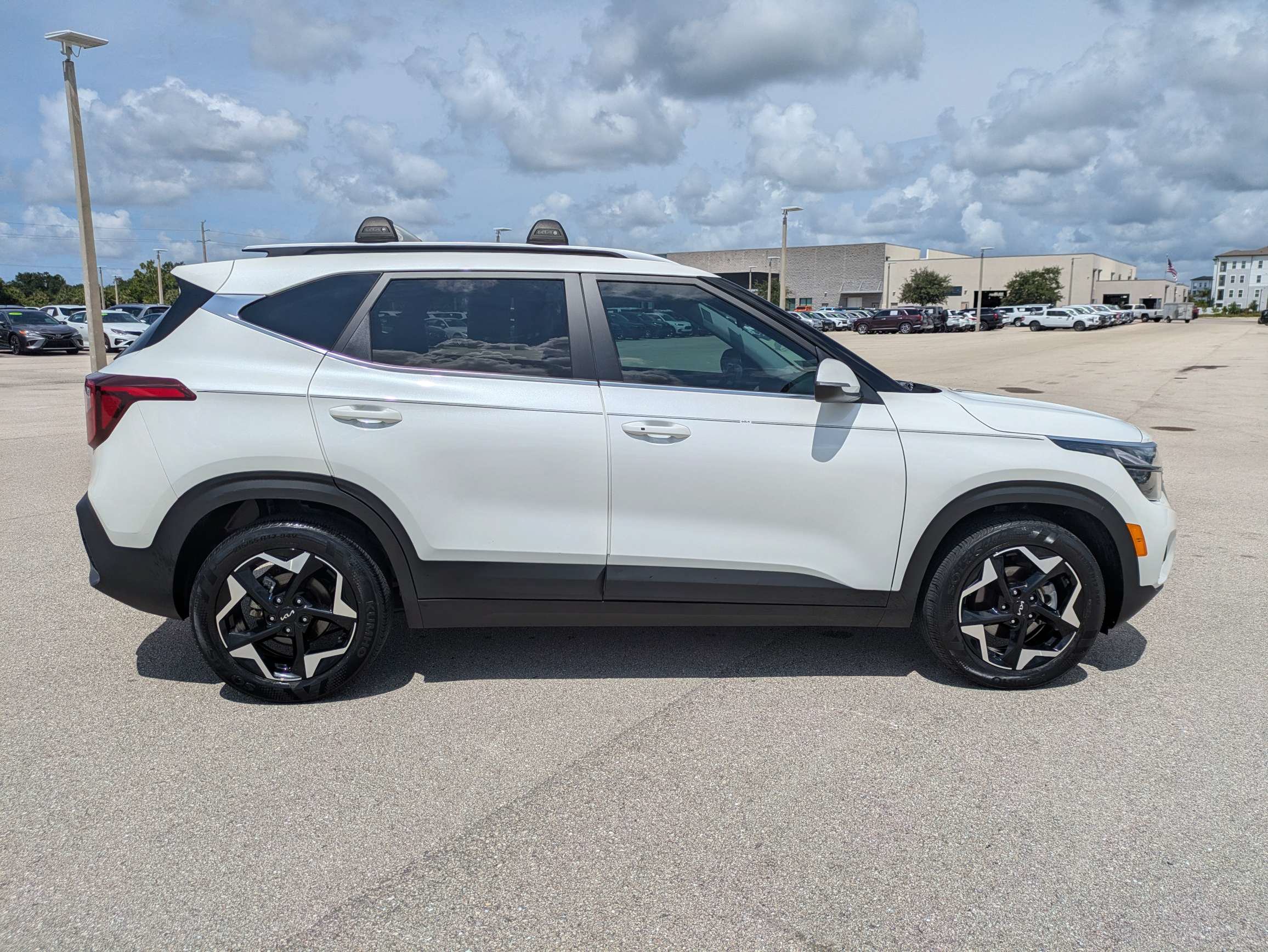 Certified 2024 Kia Seltos EX FWD image 4