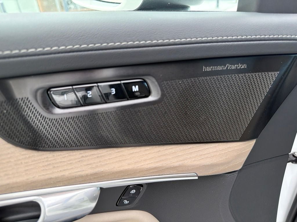 Certified 2026 Volvo XC90 B6 Plus AWD/4WD image 12