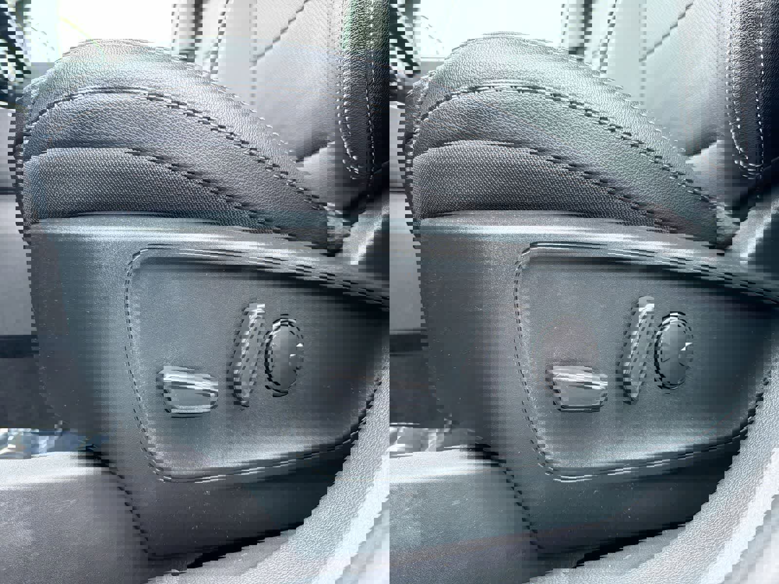 Used 2022 Ford Escape SEL image 18