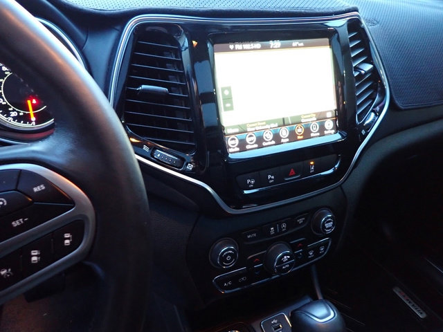 Used 2019 Jeep Cherokee Overland w/ Technology Group image 31