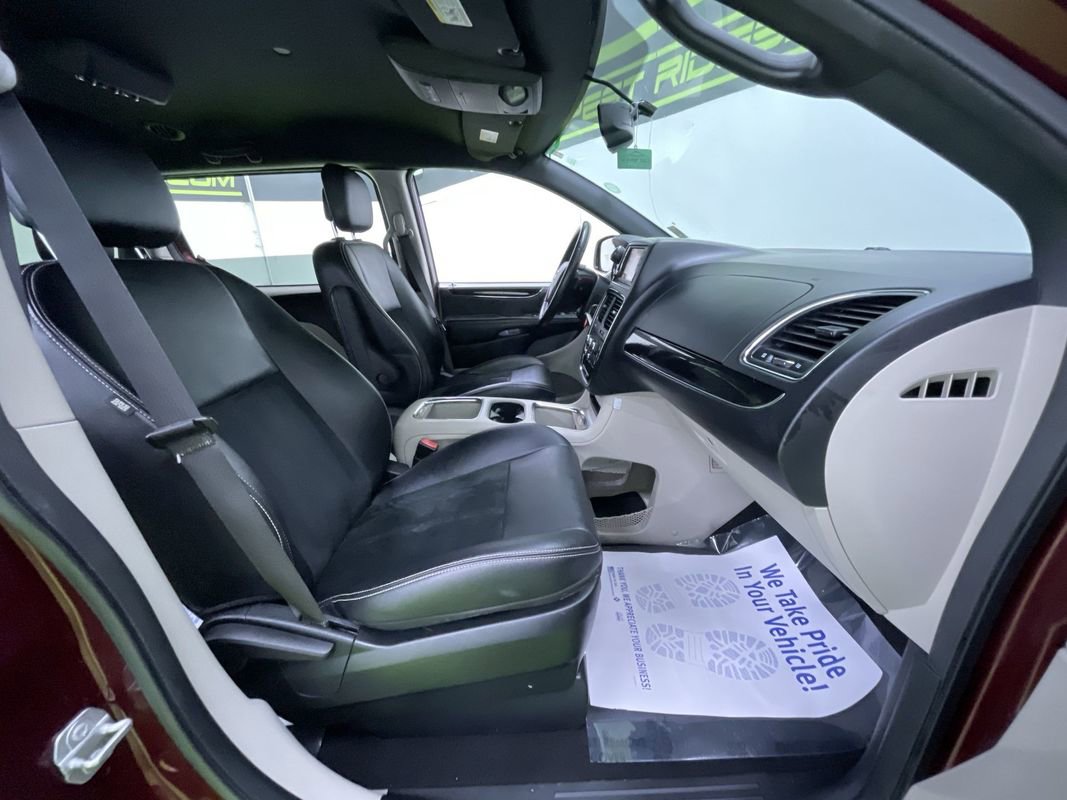 Used 2018 Dodge Grand Caravan SXT image 29