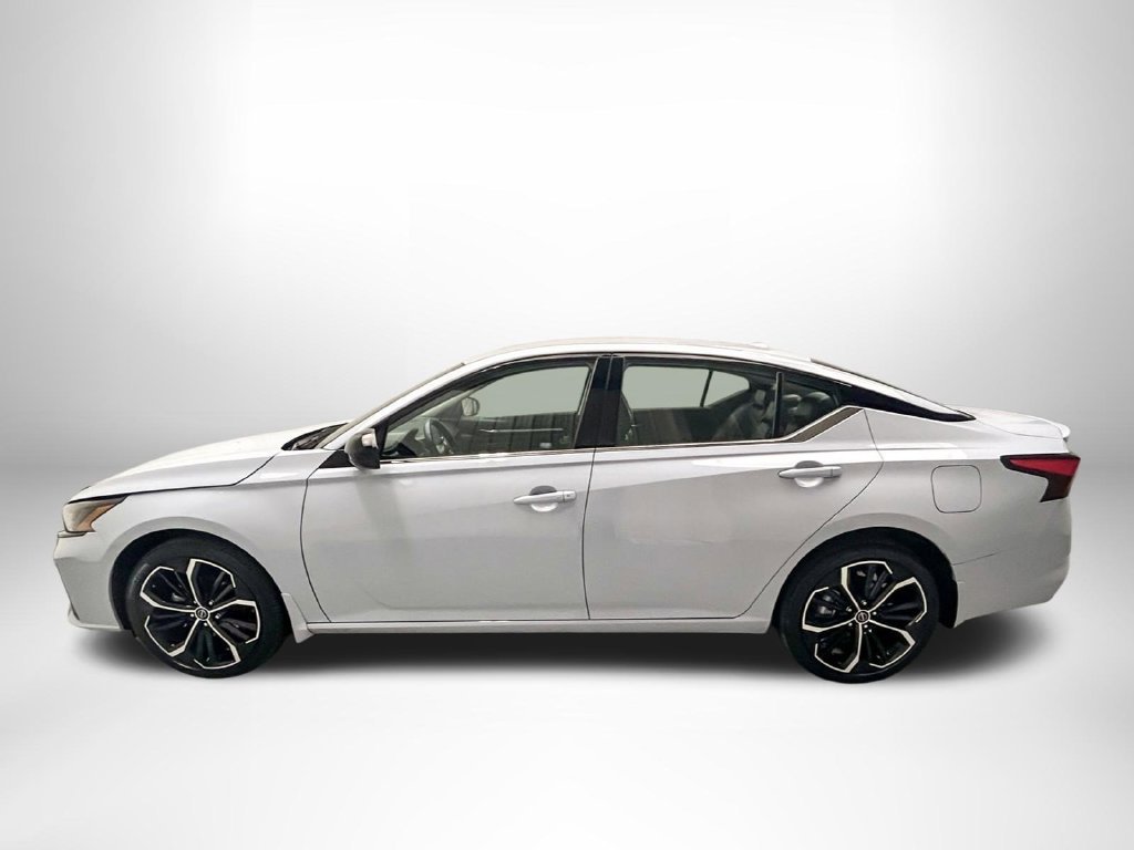 Used 2023 Nissan Altima 2.5 SR AWD/4WD image 8