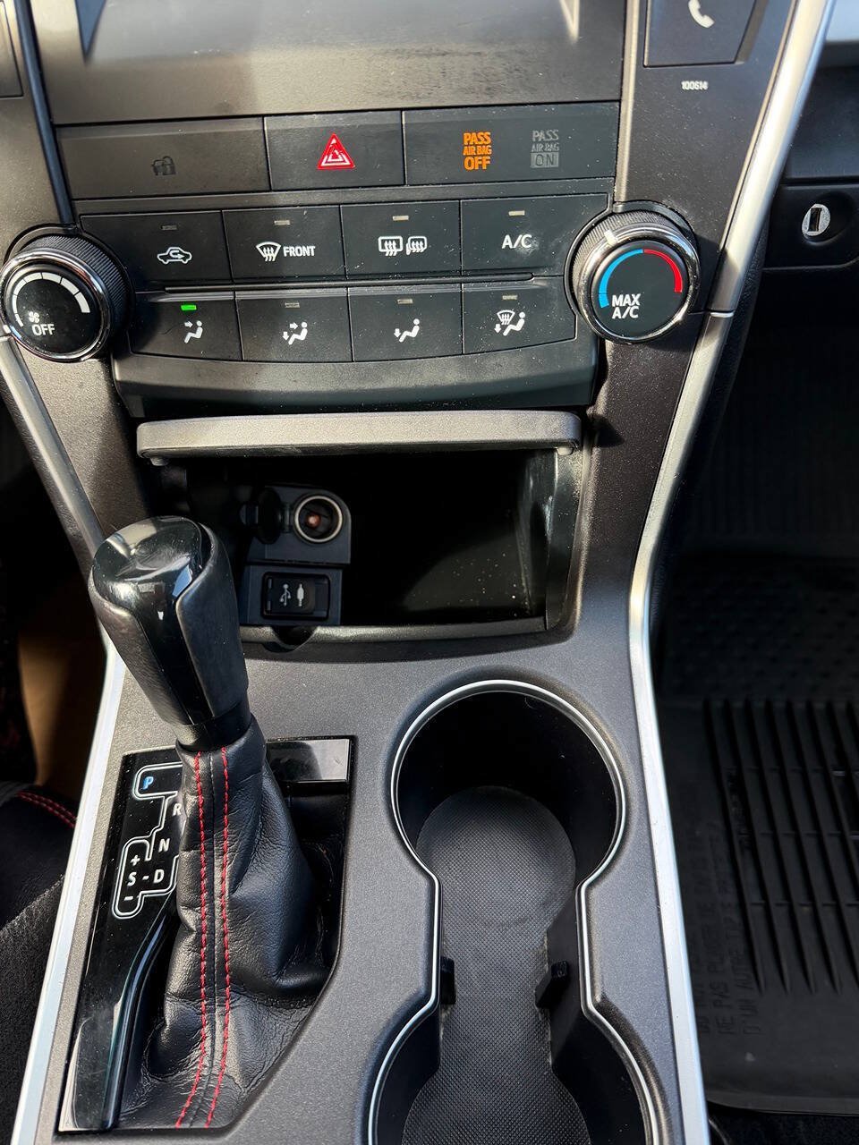 Used 2016 Toyota Camry SE w/ Moonroof Package FWD image 21