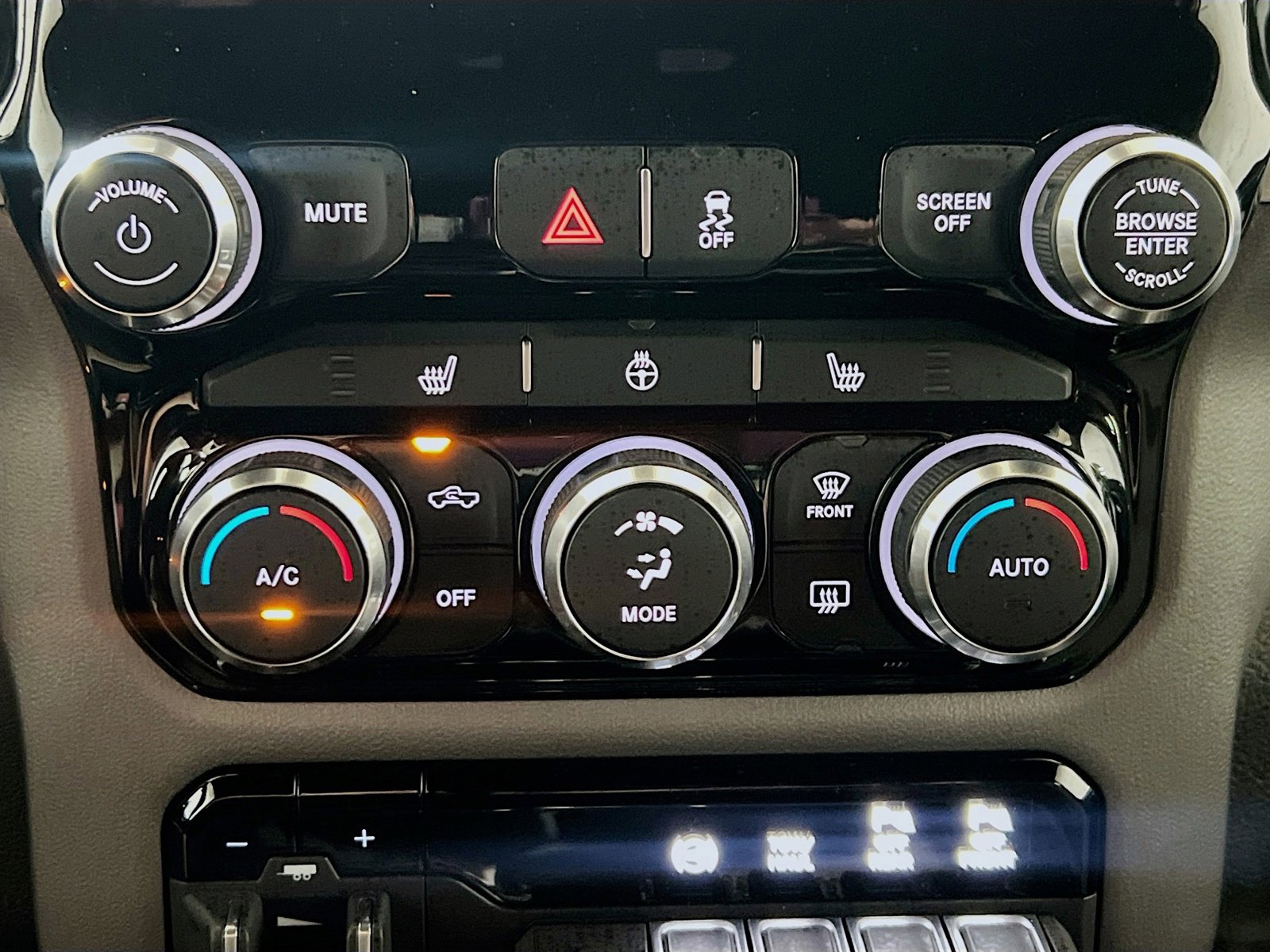 Used 2020 RAM 3500 Big Horn w/ Level 2 Equipment Group AWD/4WD image 11