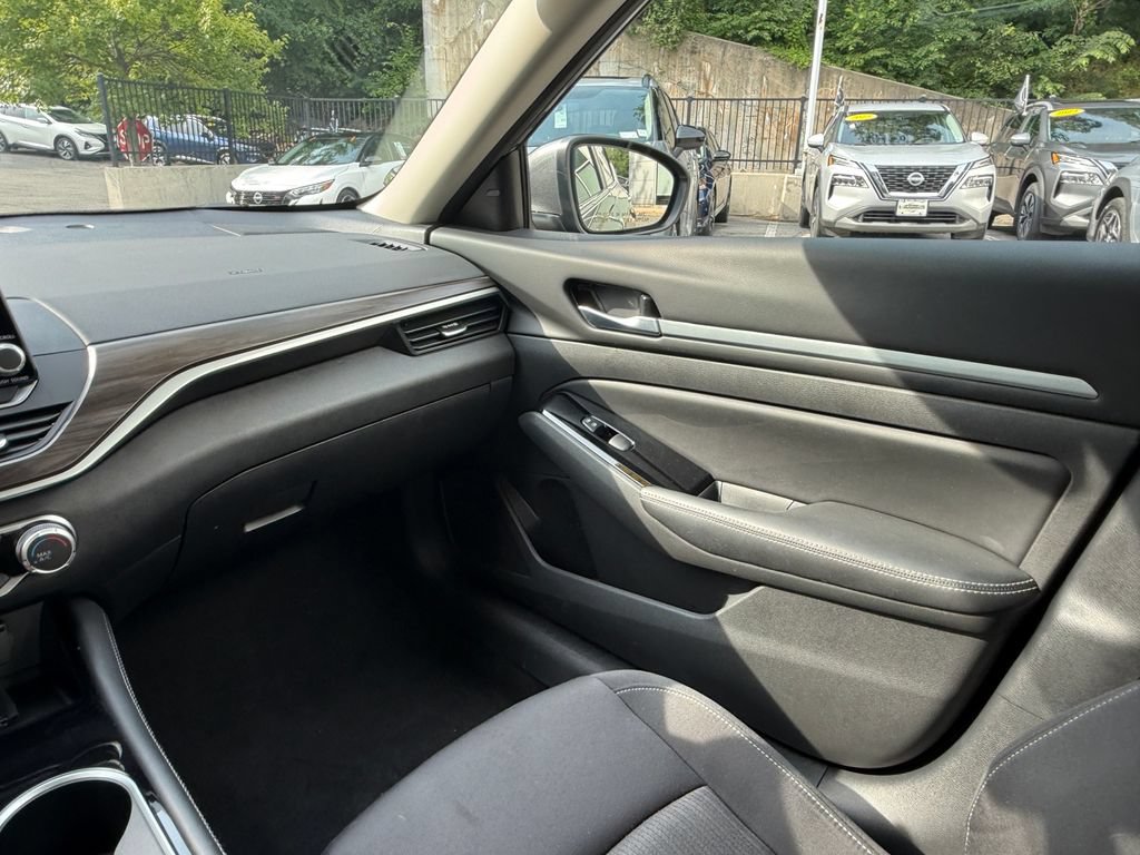 Used 2023 Nissan Altima 2.5 SV AWD/4WD image 15