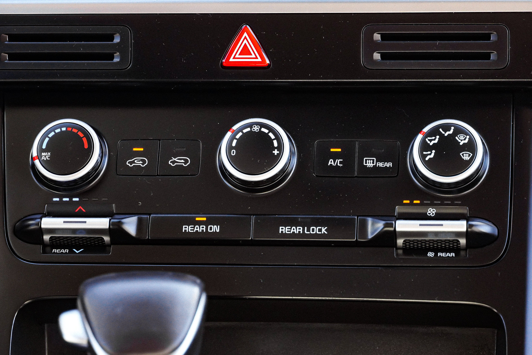 Used 2024 Kia Carnival LX FWD image 37