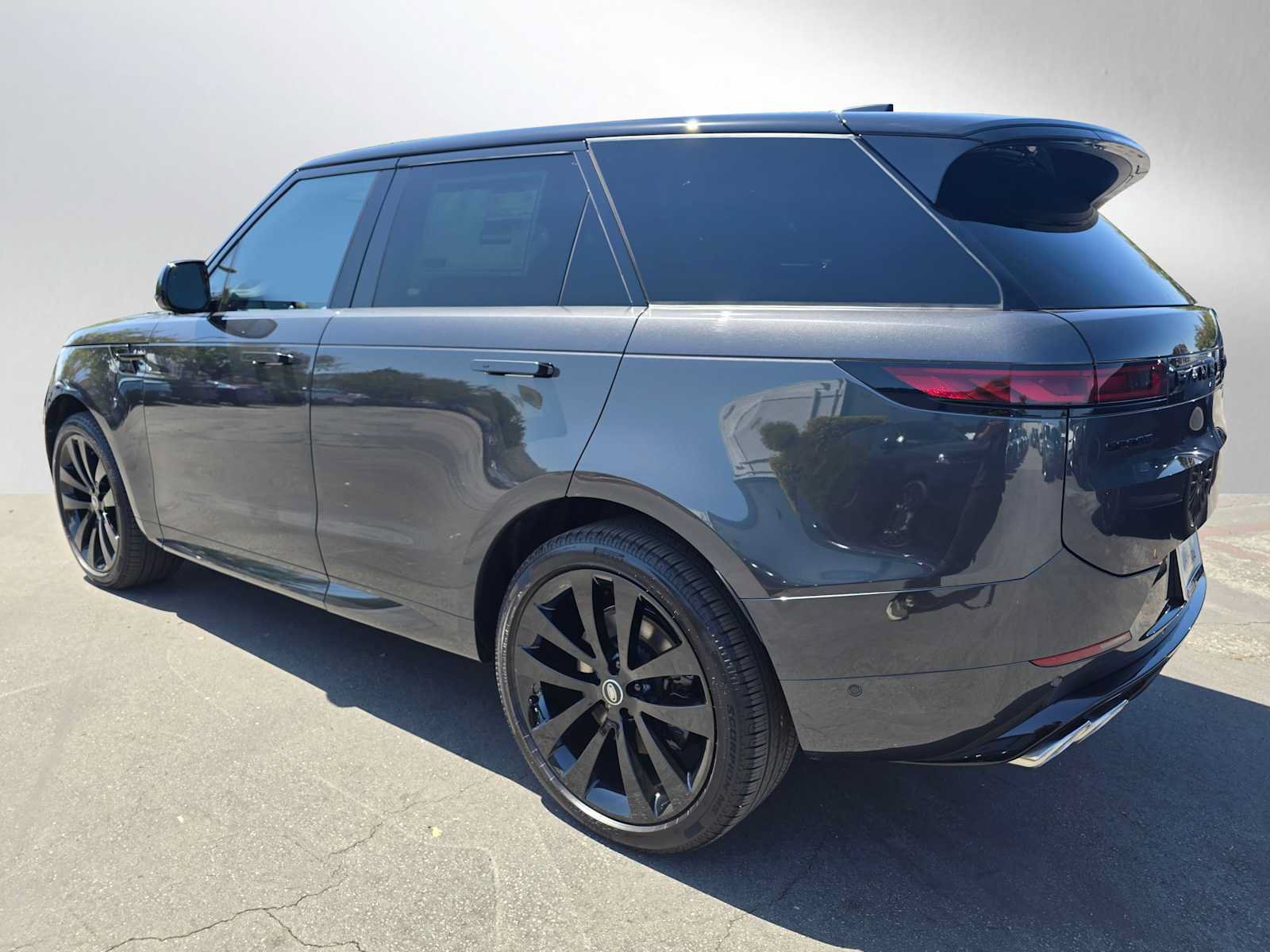 New 2025 Land Rover Range Rover Sport Dynamic SE AWD/4WD image 3