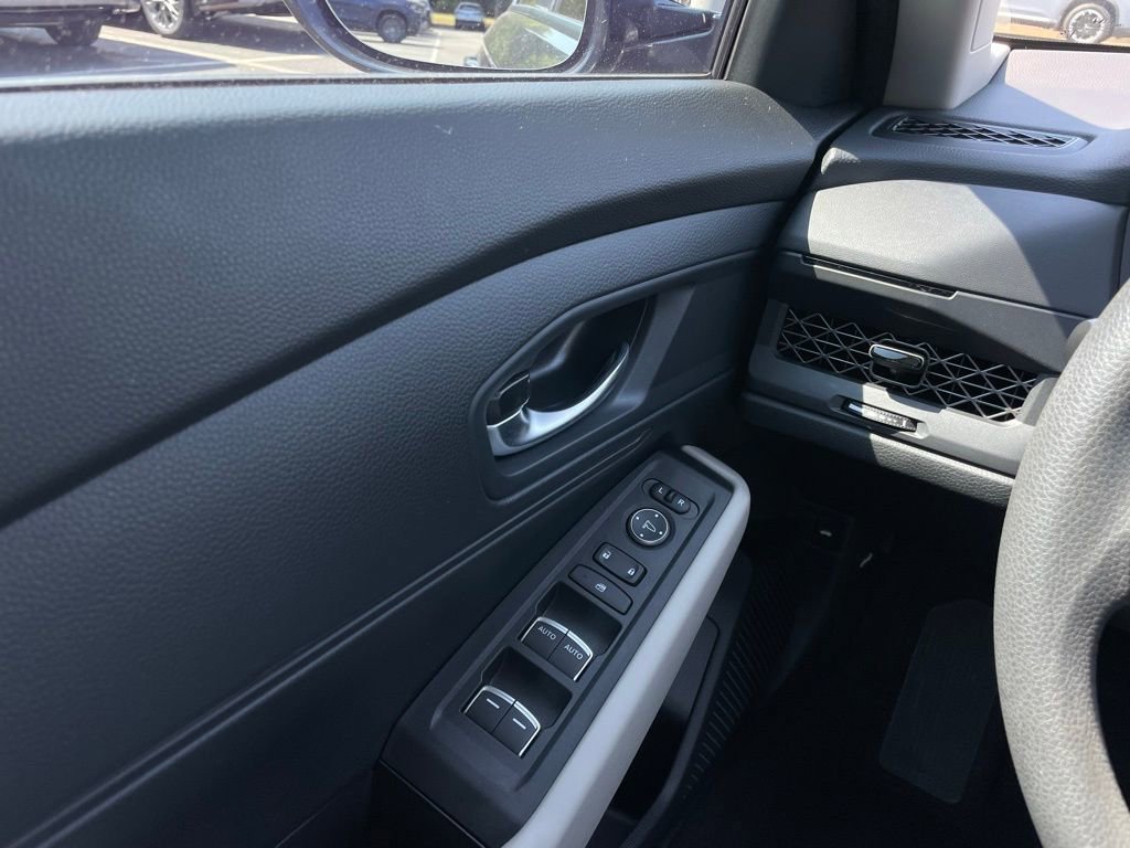 Certified 2025 Honda Accord LX image 22