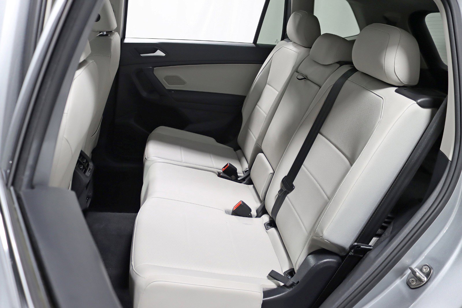 Used 2019 Volkswagen Tiguan SEL w/ 3rd Row Seat Package AWD/4WD image 26