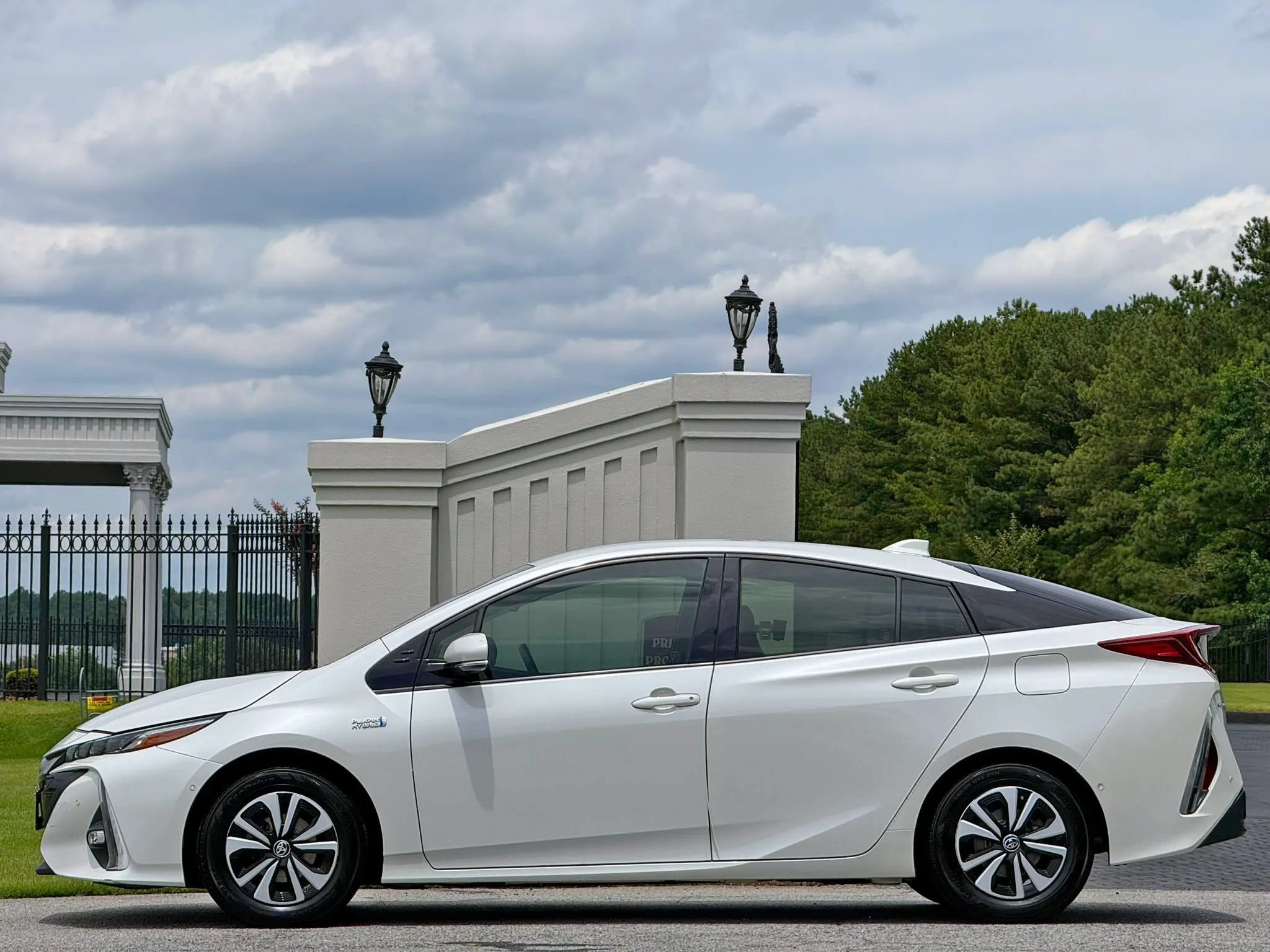 Used 2017 Toyota Prius Prime Advanced FWD image 7