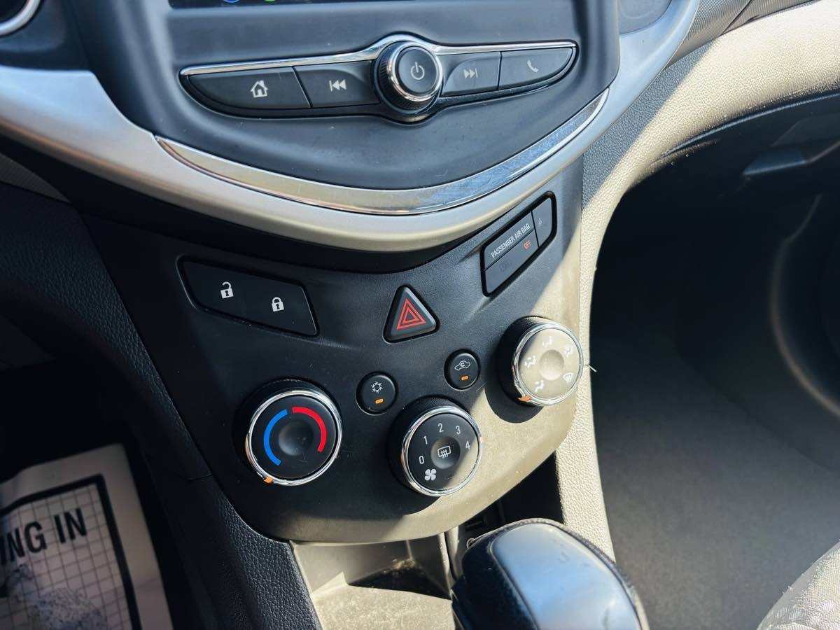 Used 2020 Chevrolet Sonic LT image 24