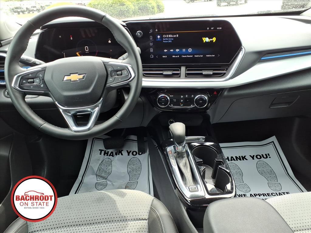 Used 2025 Chevrolet Trax LT w/ LT Convenience Package FWD image 9