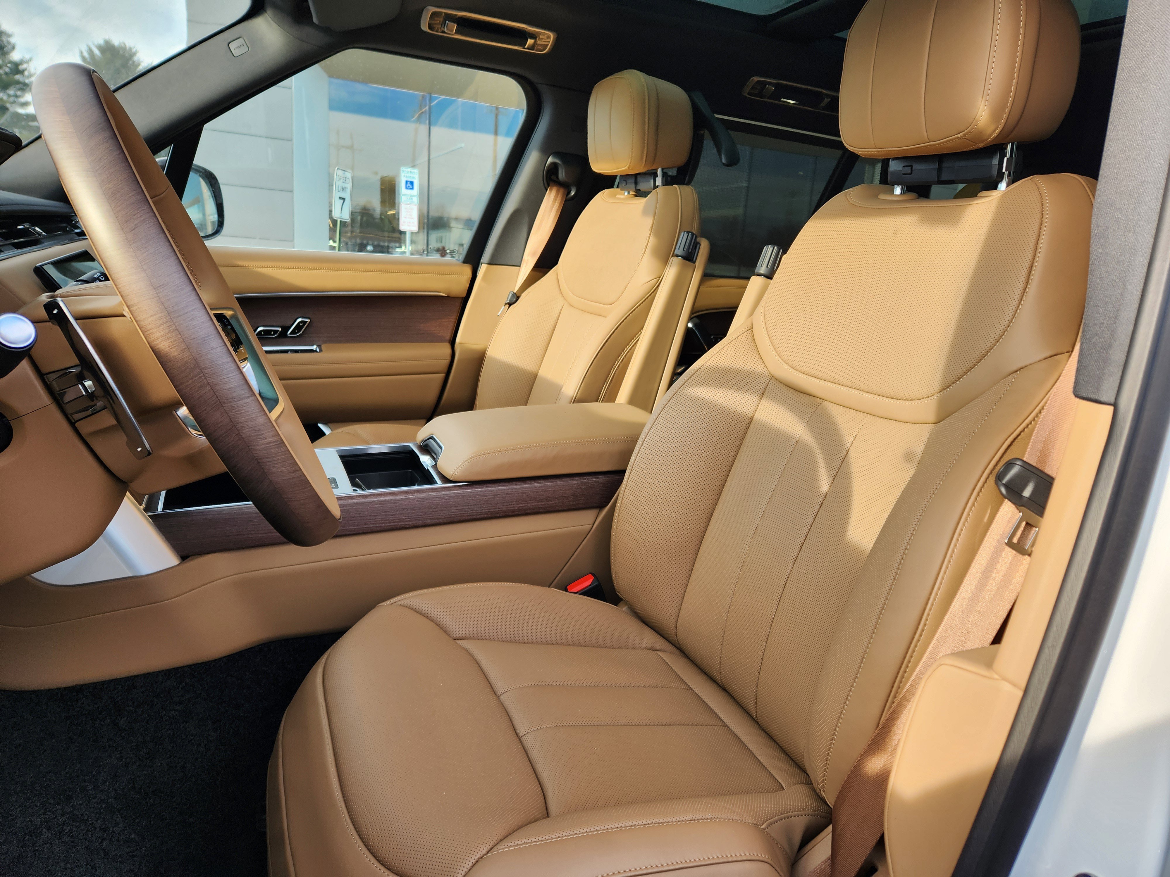 New 2026 Land Rover Range Rover Long Wheelbase SE image 8