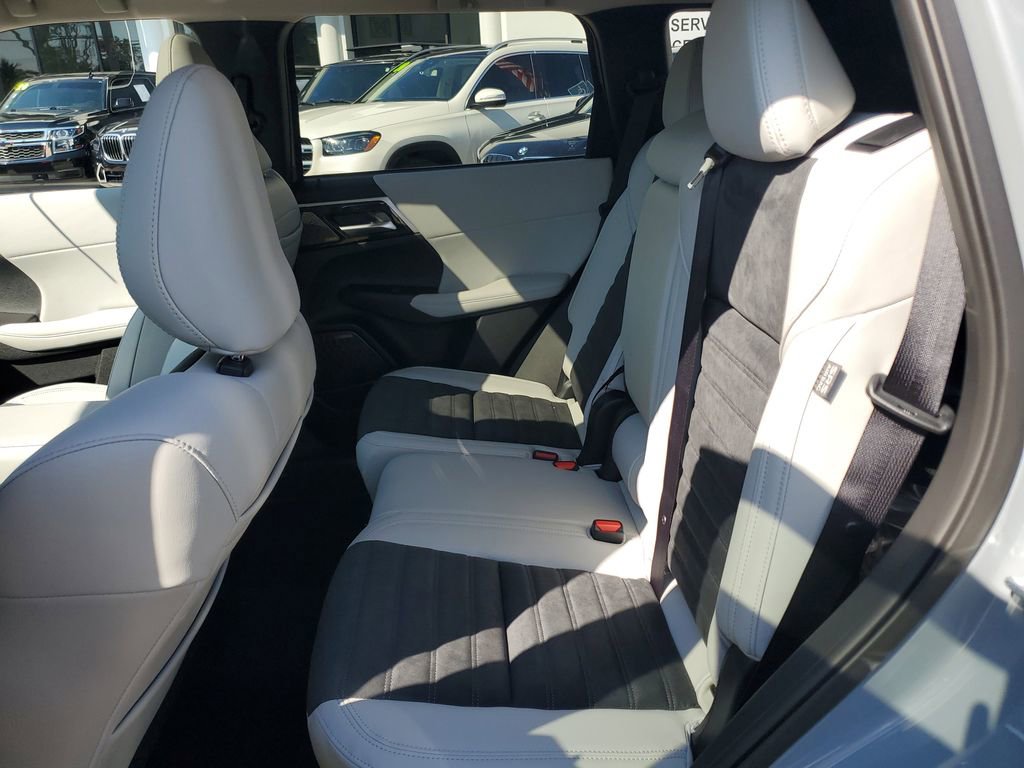 New 2026 Mitsubishi Outlander SE image 13