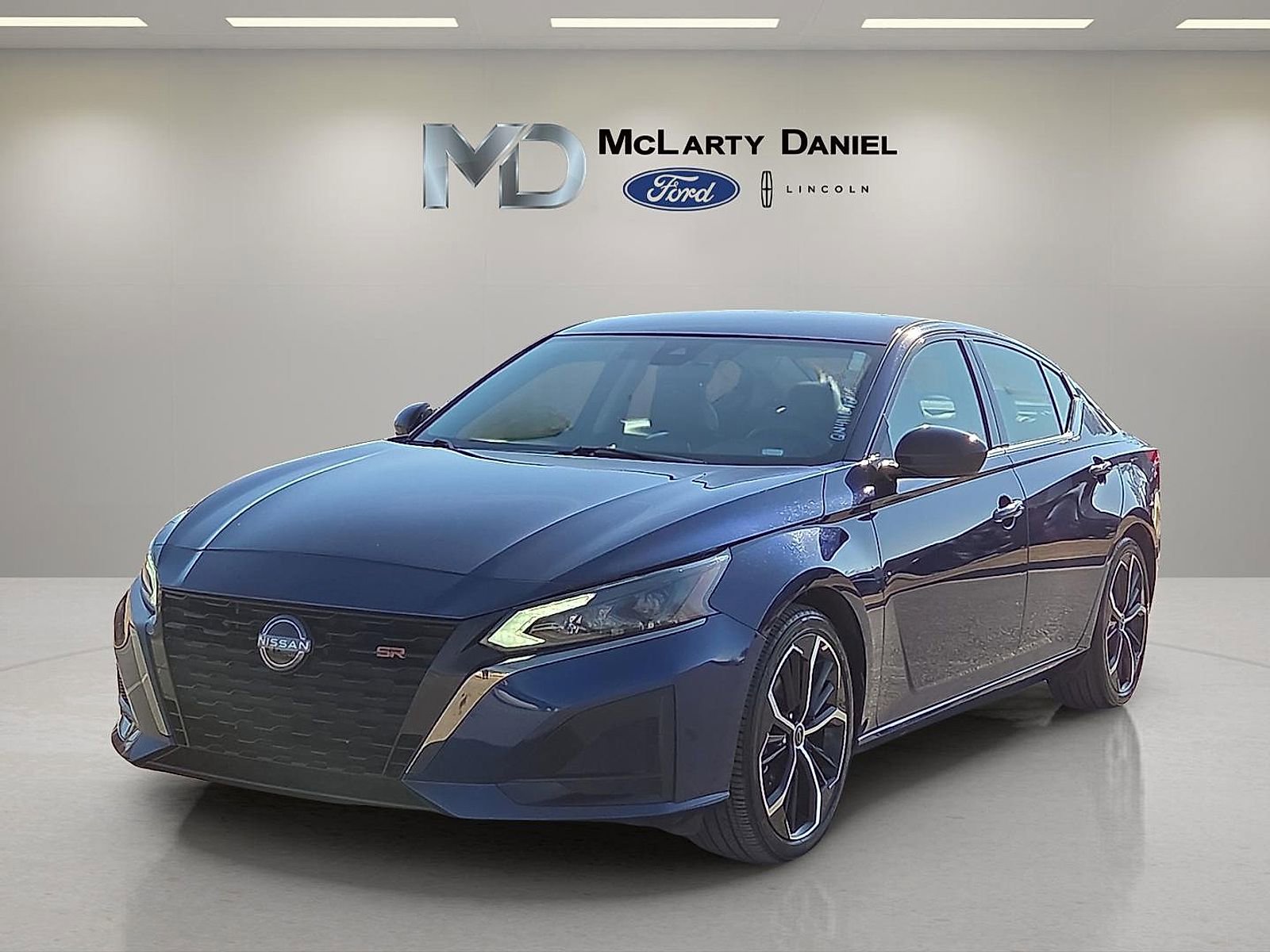 Used 2024 Nissan Altima 2.5 SR image 2