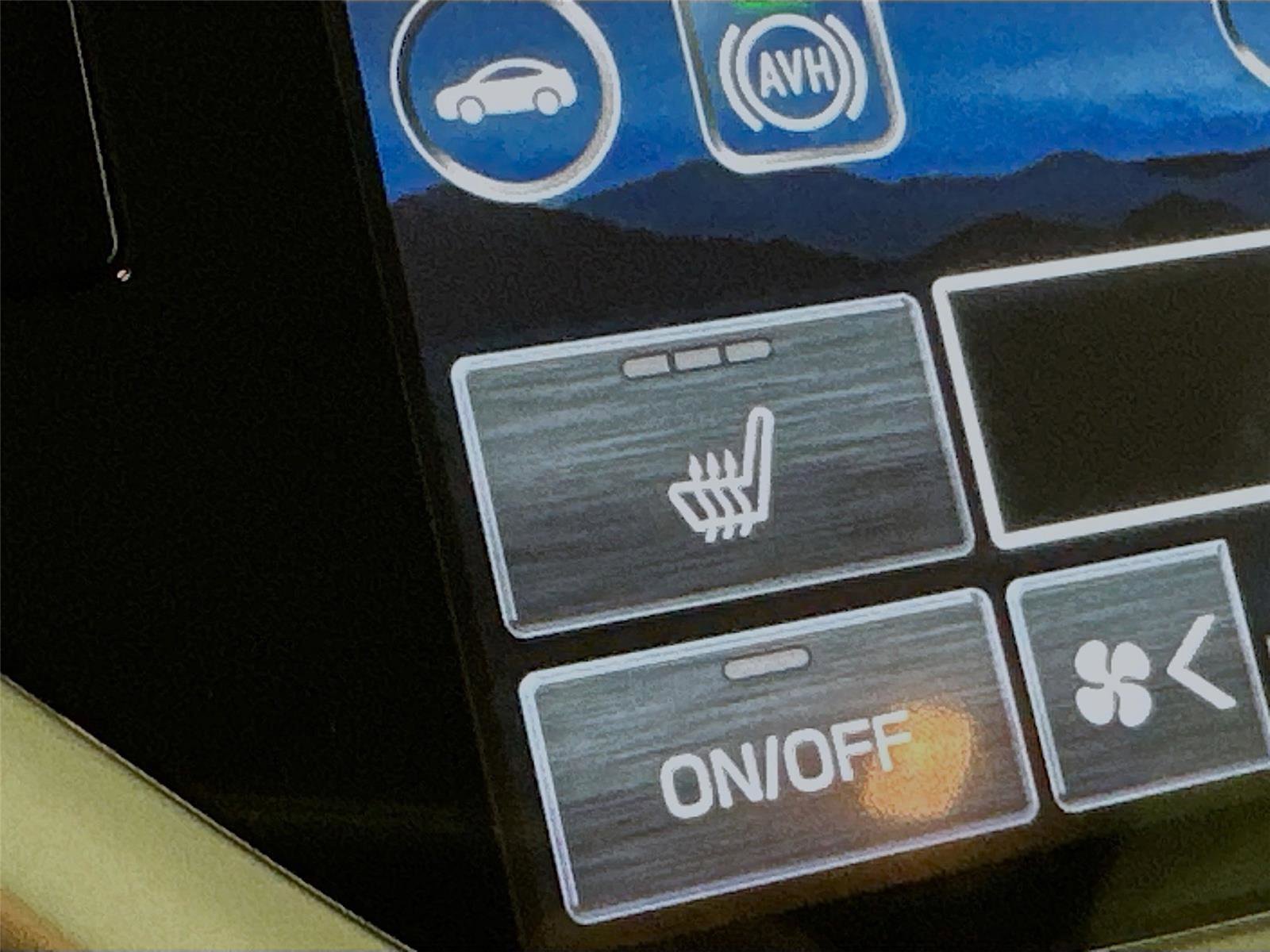 Used 2024 Subaru Ascent Premium w/ Convenience Package image 16